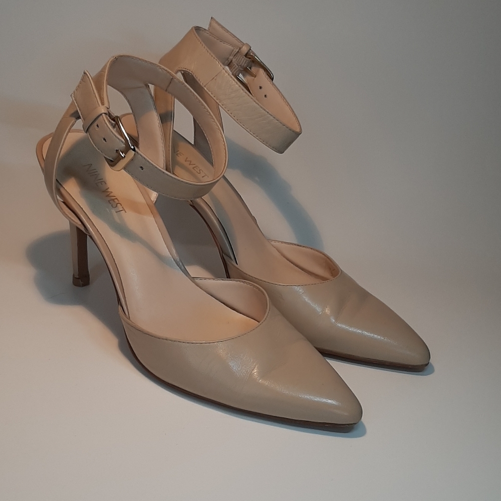 Nine west womens closed toe heels cream 8M